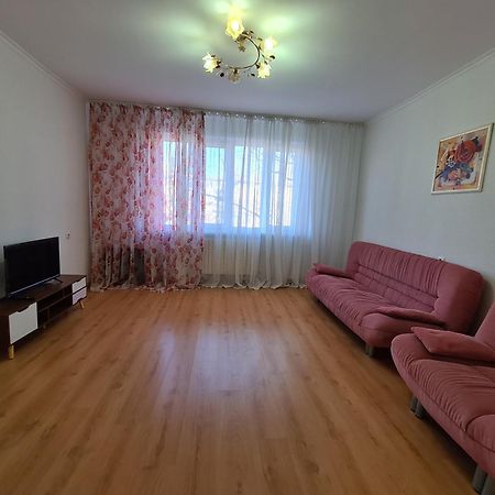 Apartament 2 Bedrooms, Botanica Chişinau Exteriör bild