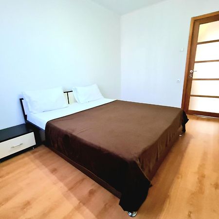Apartament 2 Bedrooms, Botanica Chişinau Exteriör bild