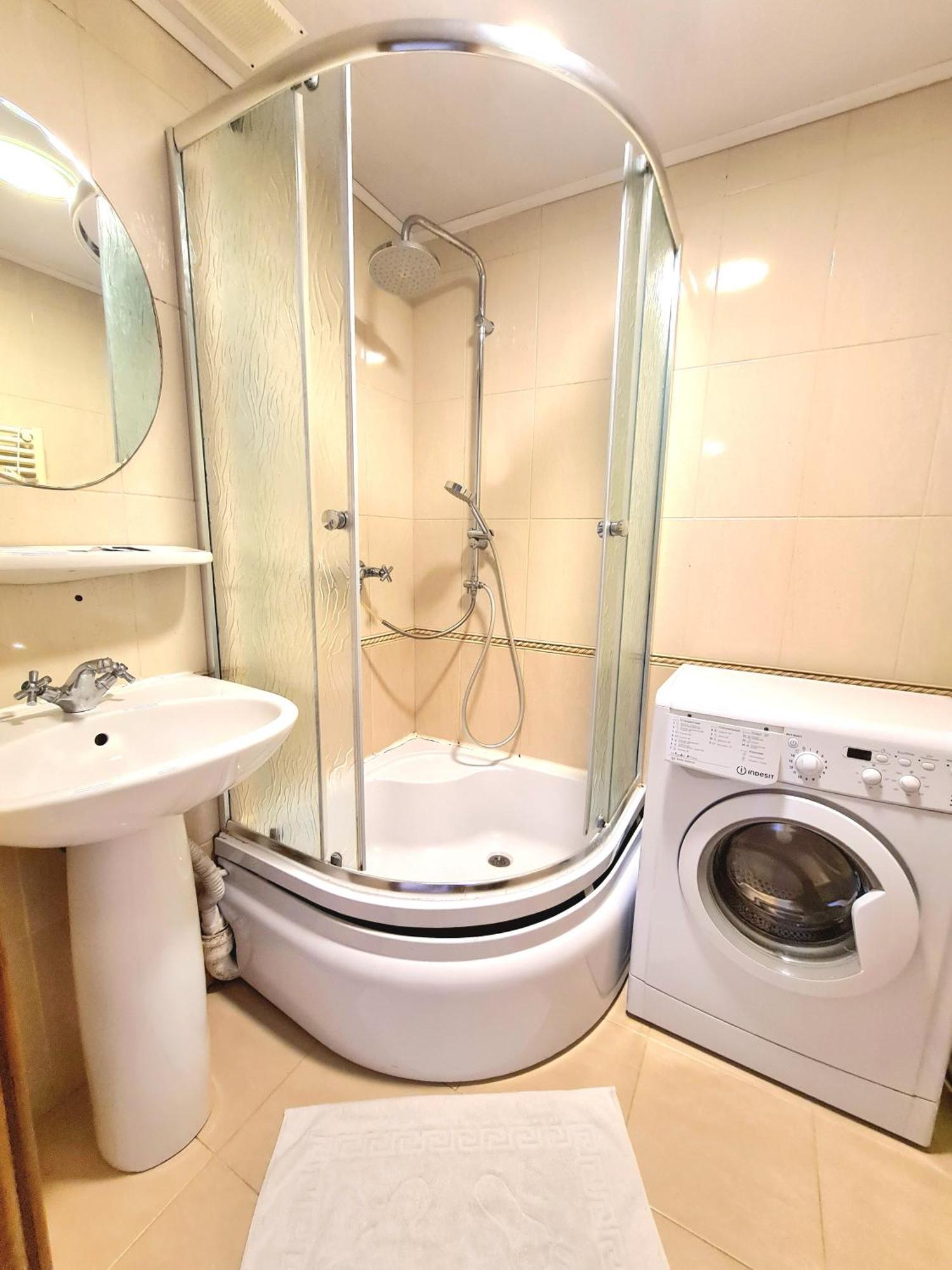 Apartament 2 Bedrooms, Botanica Chişinau Exteriör bild